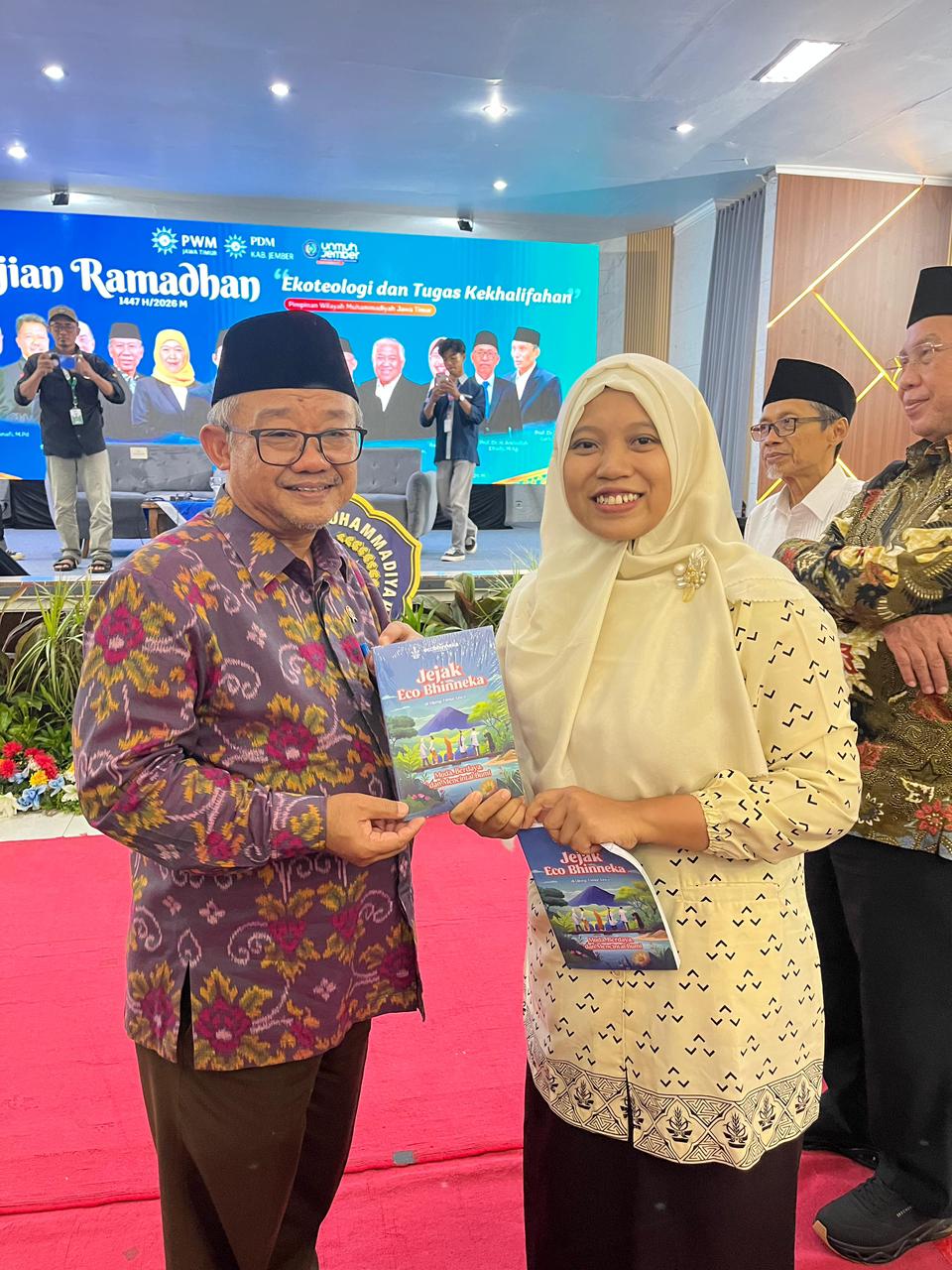 Buku Jejak Eco Bhinneka di Ujung Timur Jawa Mendapat Apresiasi Prof. Abdul Mu’ti